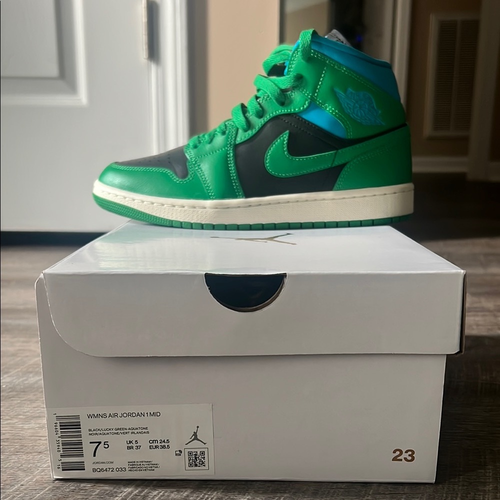 Jordan Women's Sneakers in Green and Black